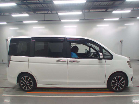 2013 Honda Step WGN Spada RK5[2]