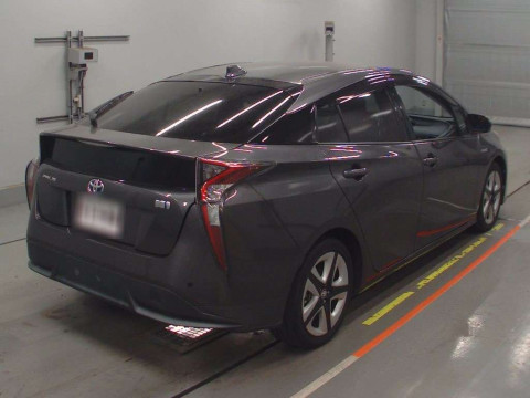 2016 Toyota Prius ZVW50[1]