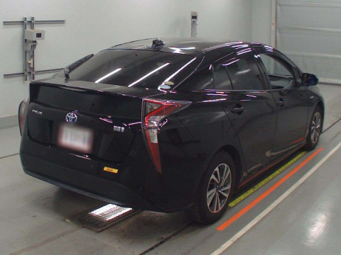 2016 Toyota Prius ZVW50[1]