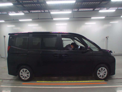 2024 Toyota Noah MZRA90W[2]