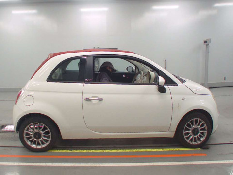 2010 Fiat 500C 31212[2]