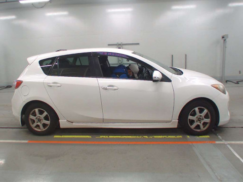 2012 Mazda Axela Sport BLFFW[2]