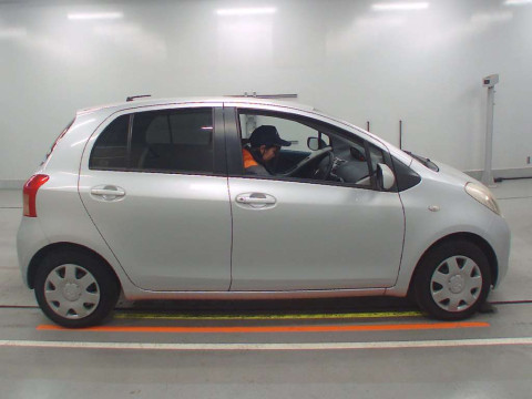 2005 Toyota Vitz SCP90[2]