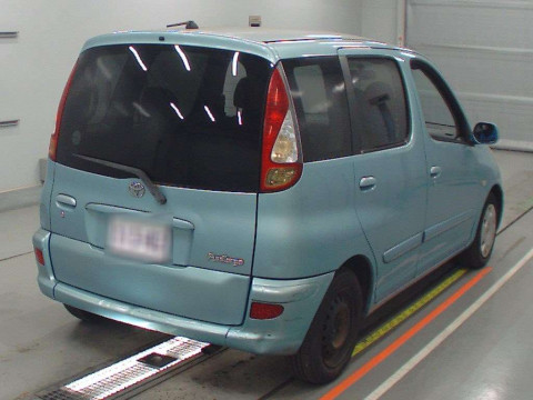 2003 Toyota Fun Cargo NCP20[1]