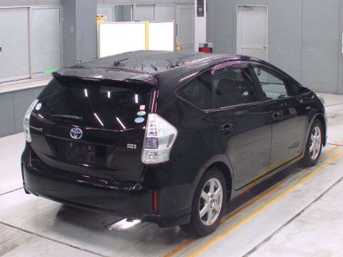 2014 Toyota Prius alpha ZVW41W[1]