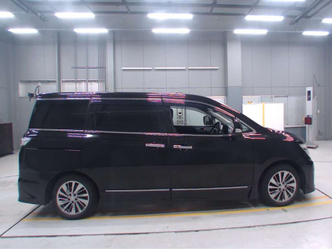 2014 Nissan Elgrand TE52[2]