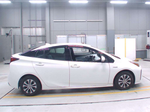 2019 Toyota Prius ZVW51[2]