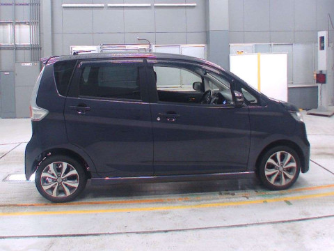 2013 Nissan DAYZ B21W[2]