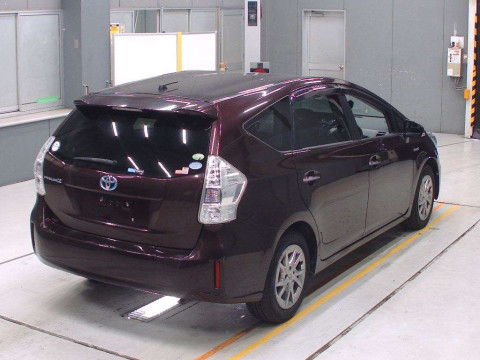 2014 Toyota Prius alpha ZVW40W[1]