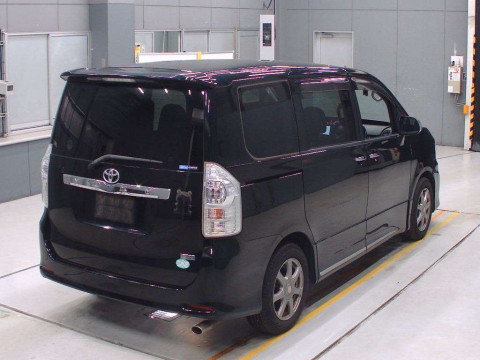 2011 Toyota Voxy ZRR70W[1]