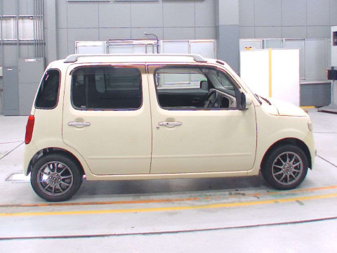 2010 Daihatsu Mira Cocoa L675S[2]