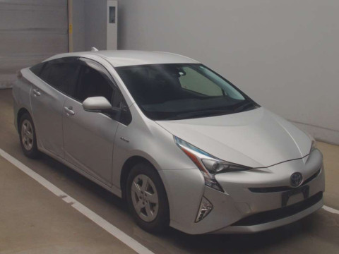 2018 Toyota Prius ZVW50[2]