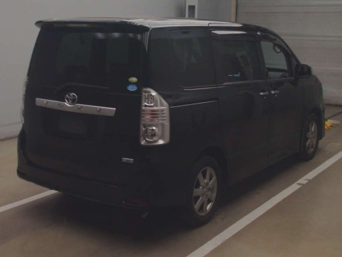 2009 Toyota Voxy ZRR70W[1]