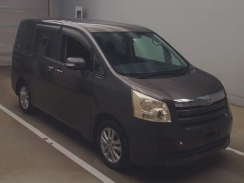 2009 Toyota Noah ZRR70G[2]