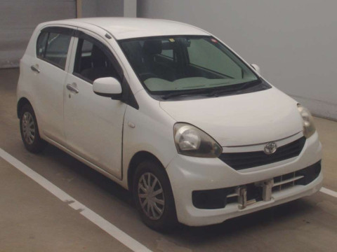 2013 Toyota Pixis Epoch LA300A[2]