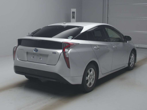 2016 Toyota Prius ZVW50[1]