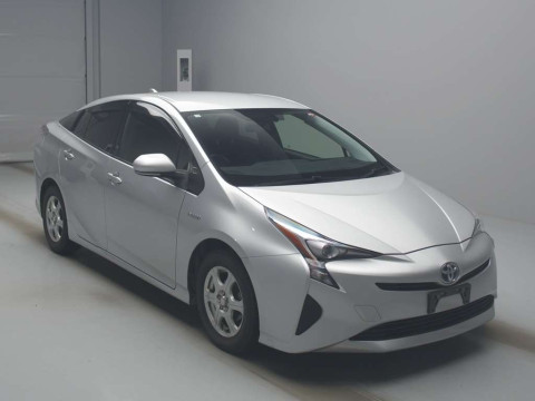 2016 Toyota Prius ZVW50[2]