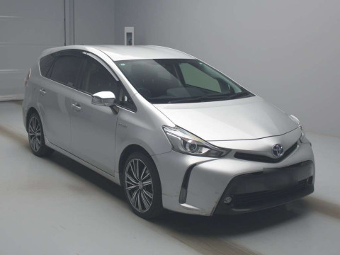 2017 Toyota Prius alpha ZVW41W[2]