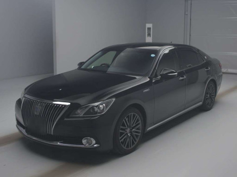 2013 Toyota Crown Majesta GWS214[0]