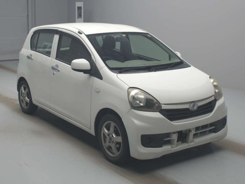 2013 Daihatsu Mira es LA300S[2]