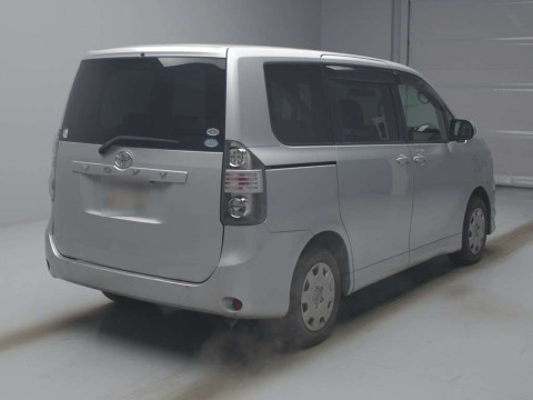 2010 Toyota Voxy ZRR70G[1]