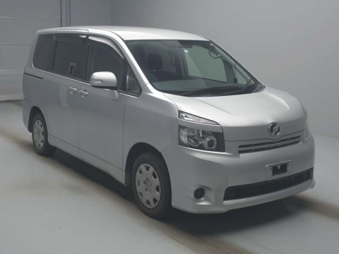 2010 Toyota Voxy ZRR70G[2]