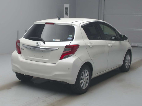 2015 Toyota Vitz NCP131[1]