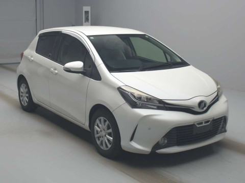 2015 Toyota Vitz NCP131[2]