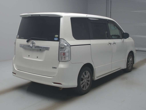 2012 Toyota Voxy ZRR70W[1]