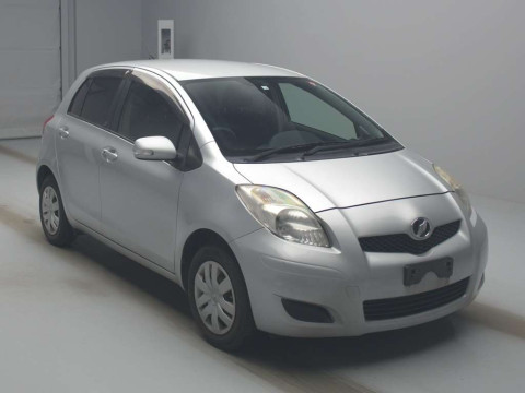 2010 Toyota Vitz SCP90[2]