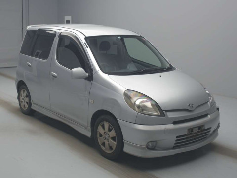 2001 Toyota Fun Cargo NCP21[2]