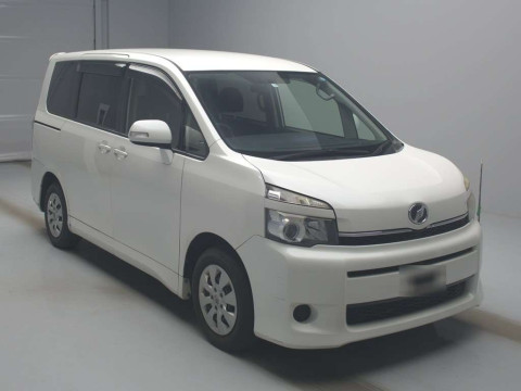 2011 Toyota Voxy ZRR70G[2]