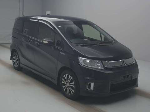 2015 Honda Freed spike hybrid GP3[2]