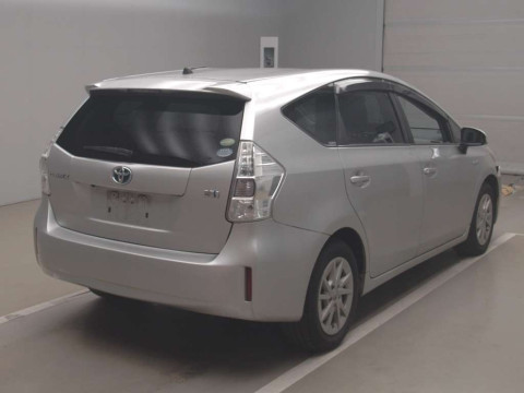 2013 Toyota Prius alpha ZVW41W[1]