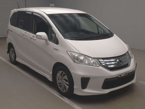 2012 Honda Freed hybrid GP3[2]