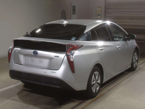 2016 Toyota Prius ZVW51[1]