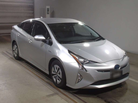 2016 Toyota Prius ZVW51[2]