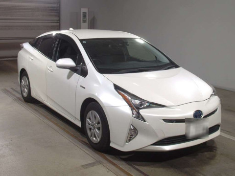 2017 Toyota Prius ZVW50[2]