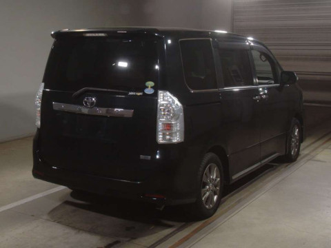 2013 Toyota Voxy ZRR70W[1]