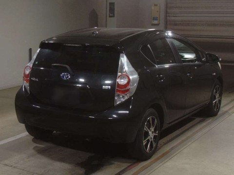 2014 Toyota Aqua NHP10[1]