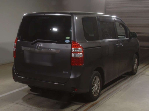 2012 Toyota Noah ZRR70G[1]