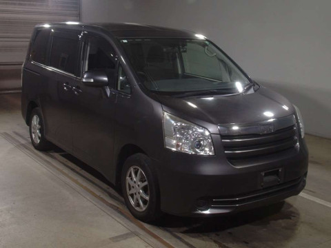 2009 Toyota Noah ZRR70G[2]