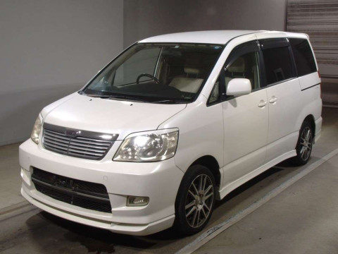 2002 Toyota Noah AZR60G[0]