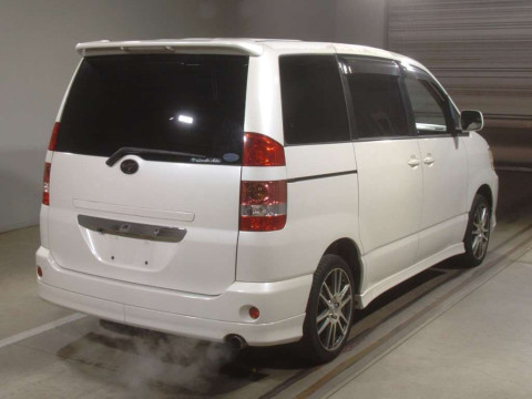 2002 Toyota Noah AZR60G[1]