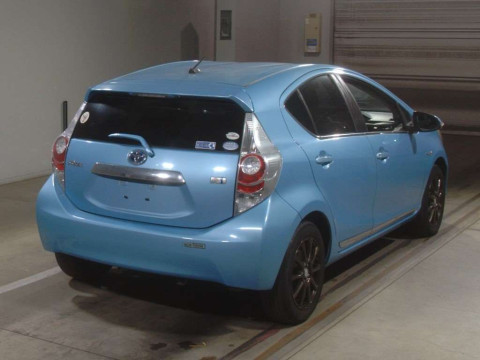 2012 Toyota Aqua NHP10[1]