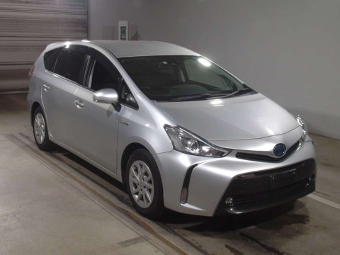 2019 Toyota Prius alpha ZVW40W[2]