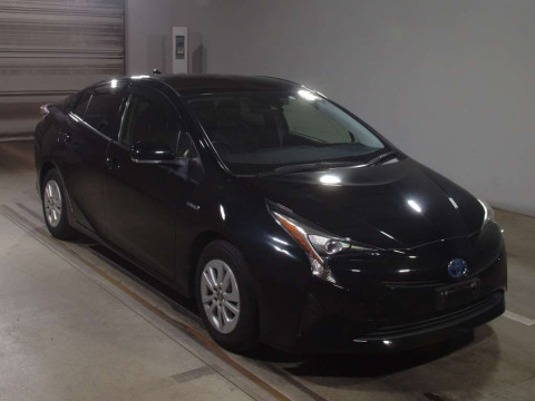 2017 Toyota Prius ZVW50[2]