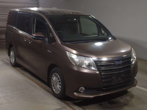 2014 Toyota Noah ZWR80G[2]