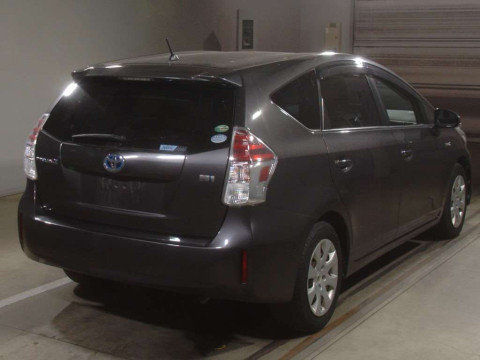 2016 Toyota Prius alpha ZVW41W[1]