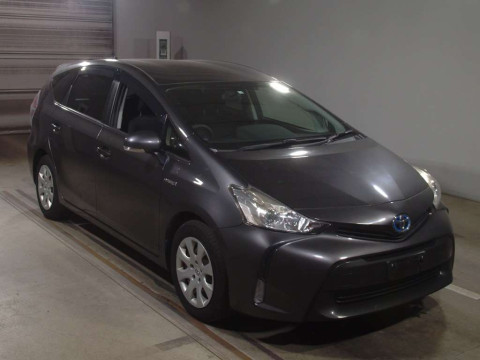 2016 Toyota Prius alpha ZVW41W[2]